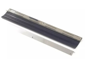 Уплотнение двери нижнее